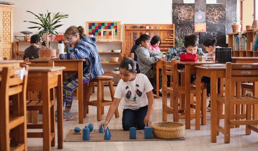 "Educación Montessori: Evidencias de su Impacto en el Presente y el Futuro"